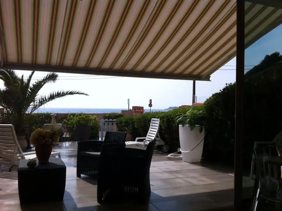 Apartment Magnifique Appartement Face A La Plage De Beaucours Sanary-sur-Mer