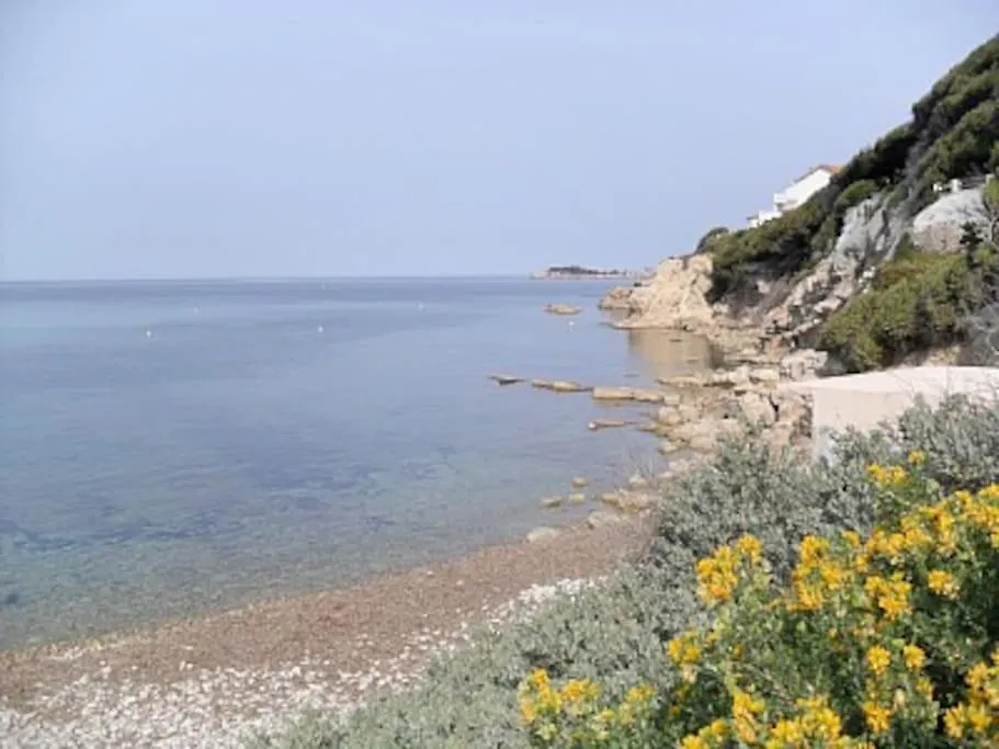 Apartment Magnifique Appartement Face A La Plage De Beaucours Sanary-sur-Mer France
