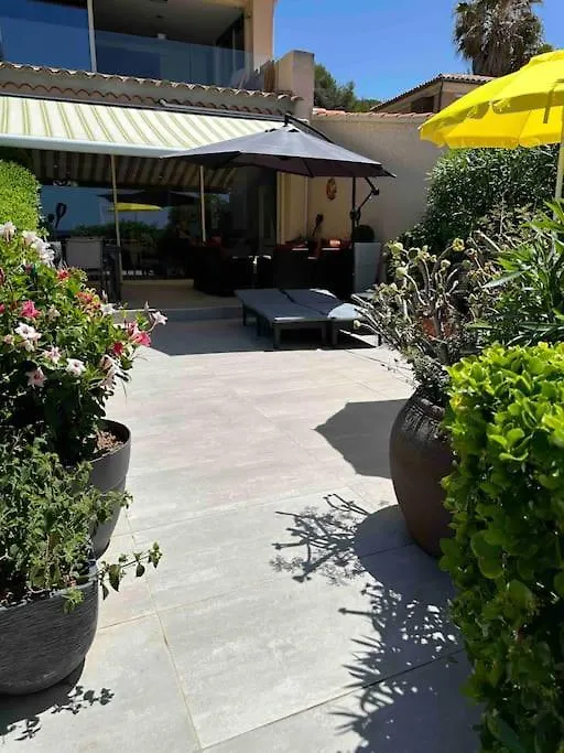 Magnifique Appartement Face A La Plage De Beaucours Sanary-sur-Mer France