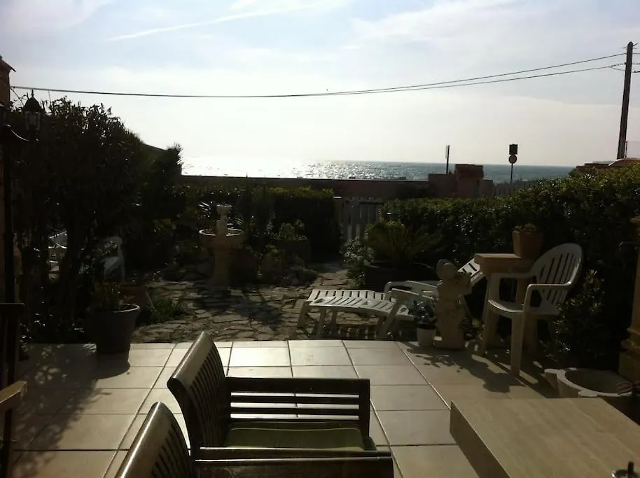 Magnifique Appartement Face A La Plage De Beaucours Sanary-sur-Mer 0*,  France