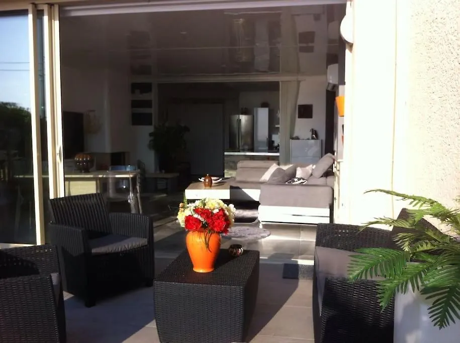 Apartment Magnifique Appartement Face A La Plage De Beaucours Sanary-sur-Mer