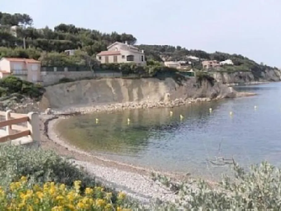Apartment Magnifique Appartement Face A La Plage De Beaucours Sanary-sur-Mer