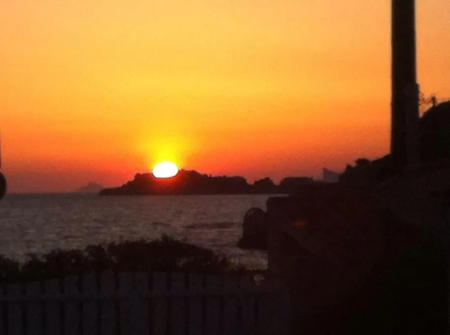 Magnifique Appartement Face A La Plage De Beaucours Sanary-sur-Mer France
